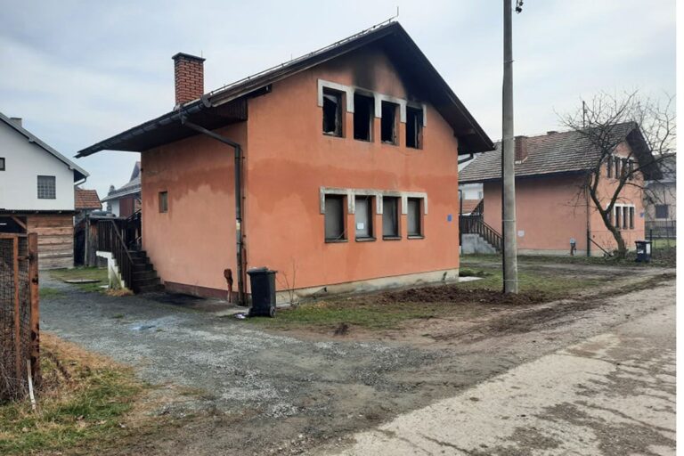 Детаљи трагедије у Живиницама: Ватрогасац без опреме скочио у ватру по дјевојчицу