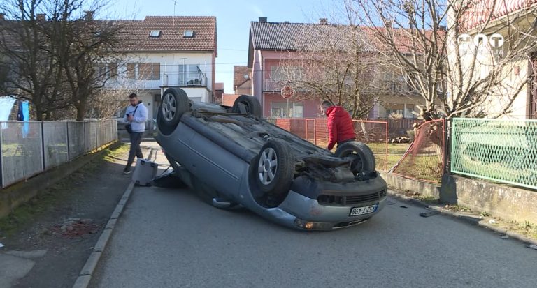 Несвакидашња саобраћајна незгода у Брчком: Аутомобил завршио на крову