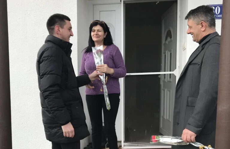 Пелагићево: Тешић посјетом мајкама и удовицама погинулих бораца обиљежио Дан жена