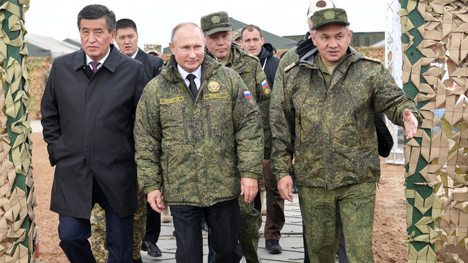 Путин упозорава: Ако се неко умијеша у ситуацију у Украјини удар ће бити муњевит