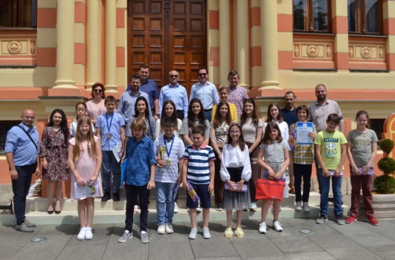 Градоначелник Кадрић угостио награђене ученике Основне музичке школе Брчко