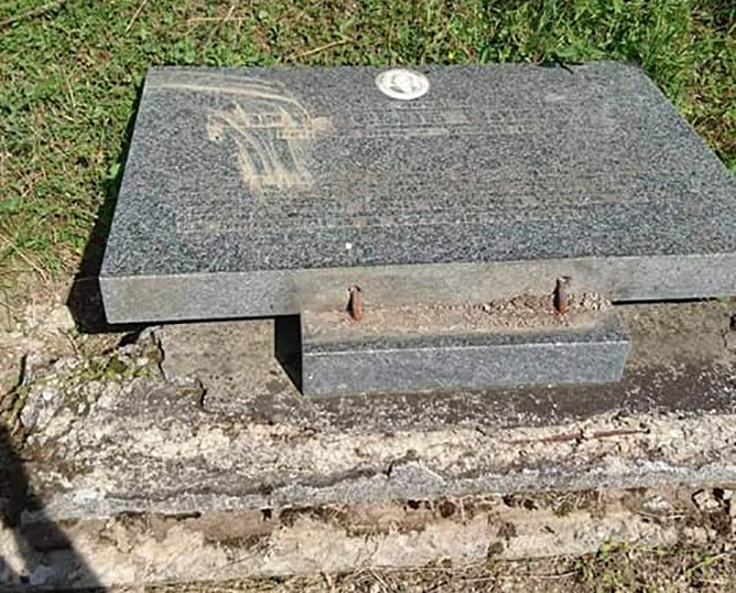 Православно гробље у Маочи: Дјеца се играла и оштетила надгробне споменике?