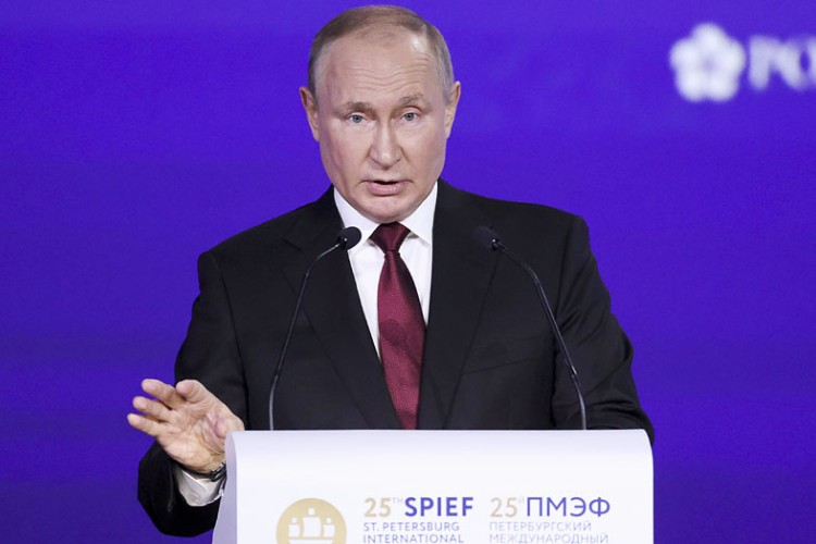 Путин: Владајуће елите на Западу живе у илузијама