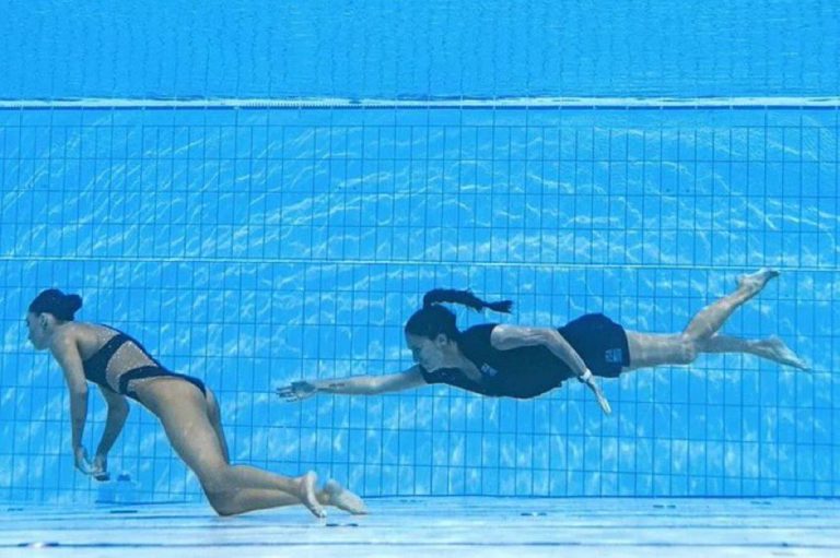 Пливачица се онесвијестила и потонула на дно базена, херојски потез тренера јој спасио живот