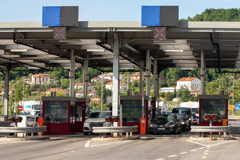 Objavljena detaljna uputstva: Šta putnici iz BiH smiju, a šta ne unijeti u Hrvatsku