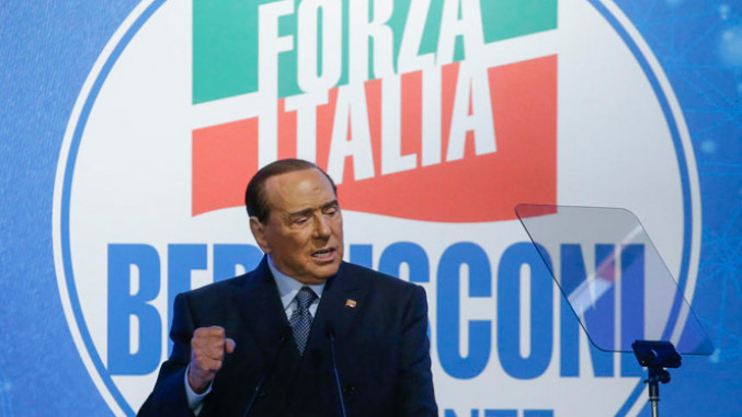 Берлускони се после девет година враћа у политику