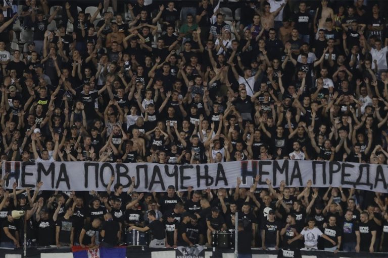 “Гробари” натјерали фудбалере Партизана да скину дресове