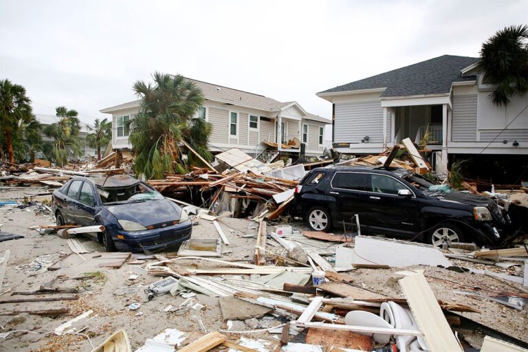 Разоран ураган уништава америчке градове: Милиони без струје, олуја јача