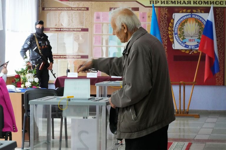 Објављени први резултати на референдумима: Грађани рекли “да” прикључењу Русији