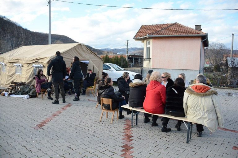 Срби дигли нове барикаде