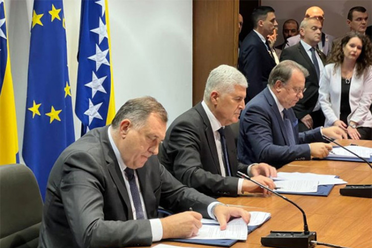 Додик, Човић и Никшић потписали споразум: Нови Савјет министара до краја године