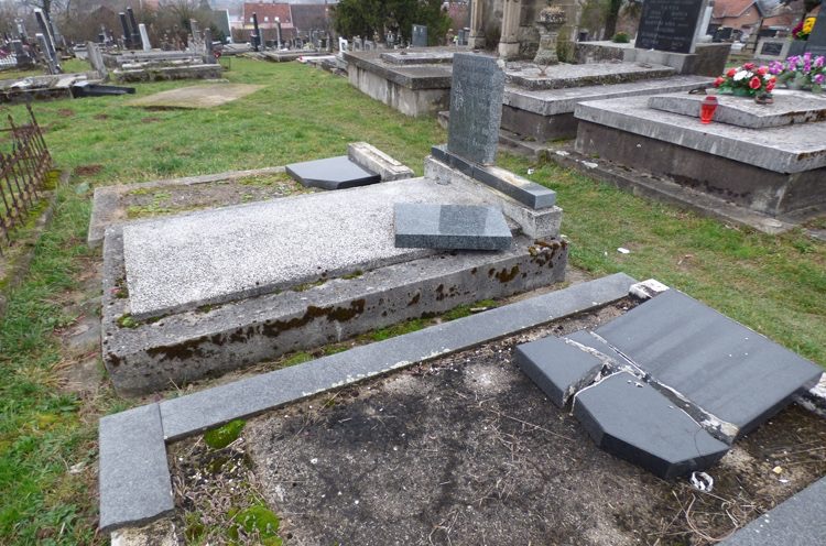 Брчко: Оскрнављени гробови родитеља Зорана Кокановића
