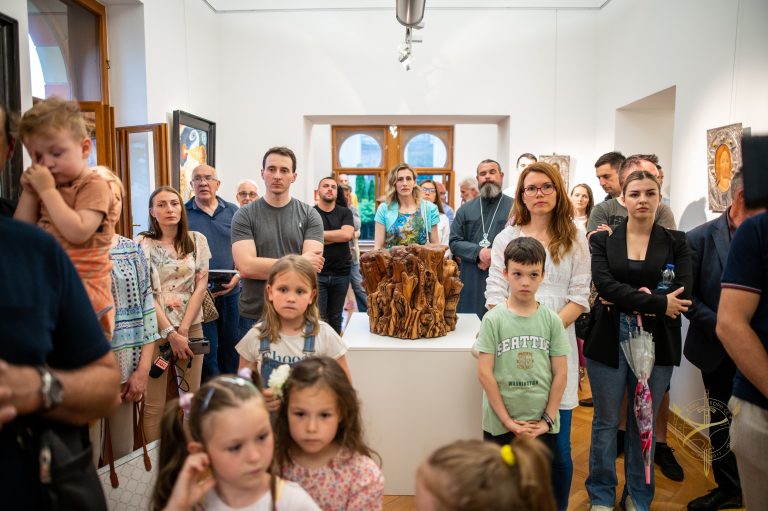 Брчко: Отворена изложба “Бог и човјек”