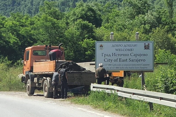Карићева пријети пријавом Ћосићу због табле на улазу у Источно Сарајево