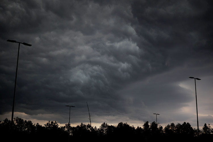 Upozorenje meteorologa: Stiže nova superćelijska oluja s velikim gradom, moguća i tornada