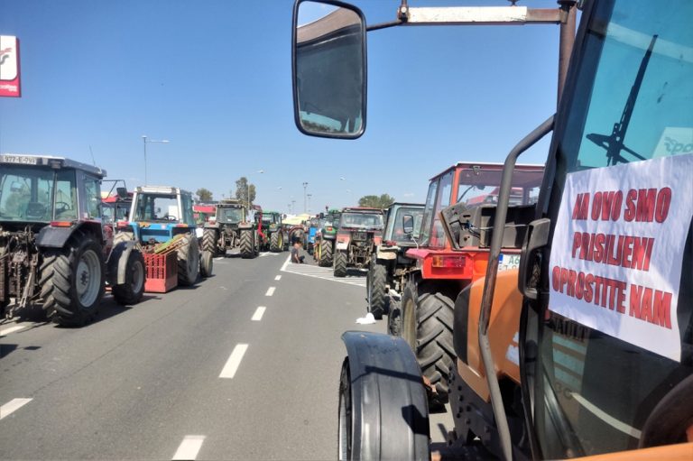 GP Orašje i dalje blokiran, poljoprivrednici čekaju sastanak s ministrom