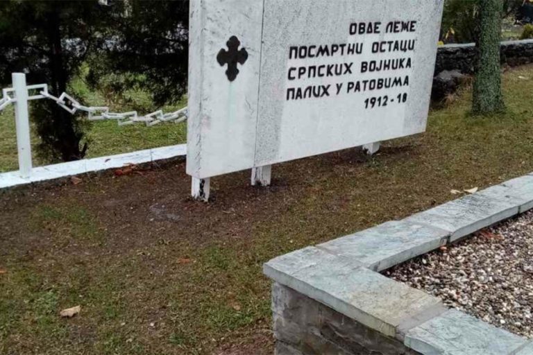 Francuska i njemačka ambasada potvrdile da su pomjerile spomenik srpskim vojnicima na Kosovu