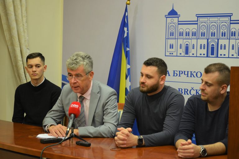 Nišić primio muzičke izvođače koji će građane Distrikta uvesti u Novu godinu