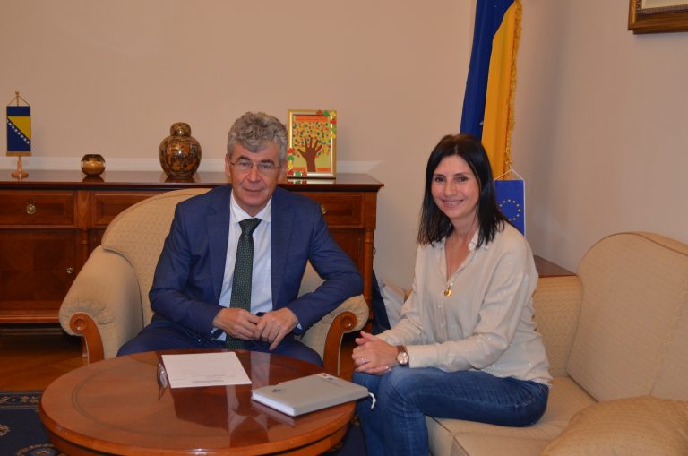 Gradonačelnik Nišić sa predsjednicom udruženja „Posavina bez mina“