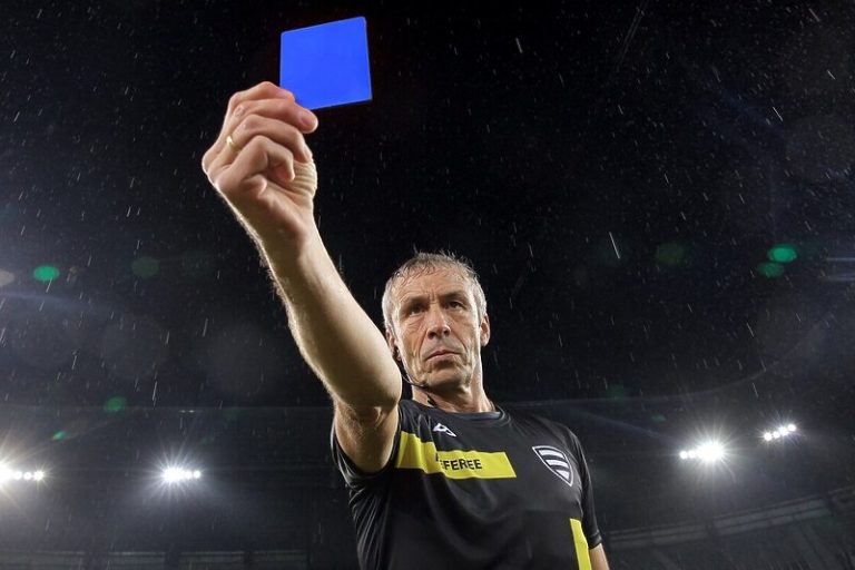 Velika promjena u fudbalu: Uvodi se plavi karton