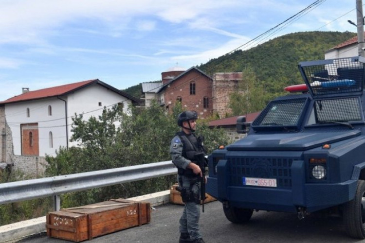 Počelo uklanjanje ćiriličnih tabli na sjeveru Kosova