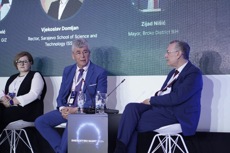 Gradonačelnik Nišić učestvovao na panel diskusiji na Energetskom samitu 2024. u Neumu