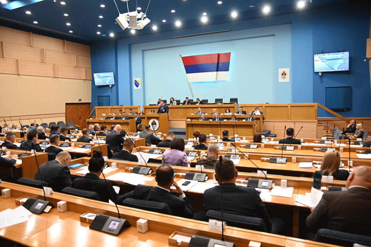 Parlament Srpske usvojio izvještaj Nezavisne komisije o Srebrenici