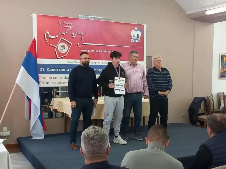 Članovi šahovskog kluba Velemajstor donijeli četiri medalje u Brčko i kvalifikacije na Državno prvenstvo BiH u šahu