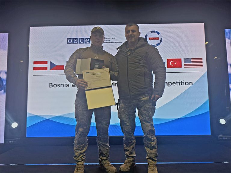 Policija Brčko distrikta sa službenim psom osvojila prvo mjesto na takmičenju u Sarajevu