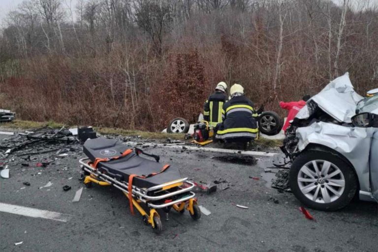 Iz Hitne pomoći potvrdili: Tri osobe poginule u saobraćajnoj nesreći u Brčkom