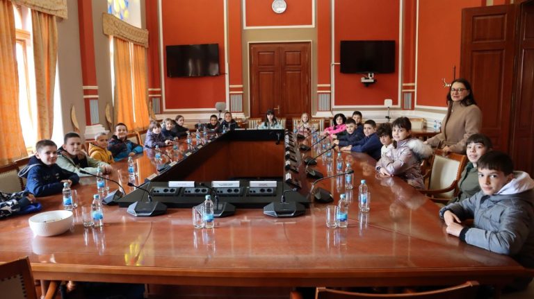 Gradsku vijećnicu posjetili učenici Područne škole Ilićka
