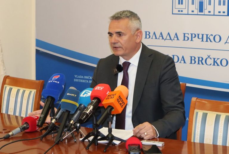 Ugovori o djelu, deponija, sport, bazeni: Šta je radila Vlada prvih 100 dana