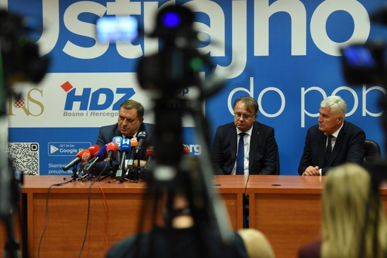 Hrvati traže izborni zakon, Bošnjaci intervenciju Šmita, Srbi dijalog
