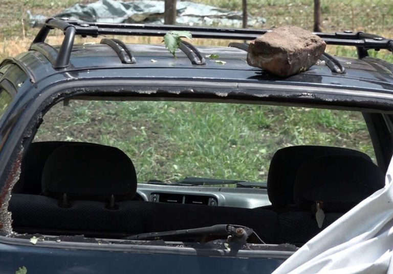 Oluja napravila haos u Brčkom: Više od 600 prijava štete, led izrešetao fasade i krovove, automobili polupani