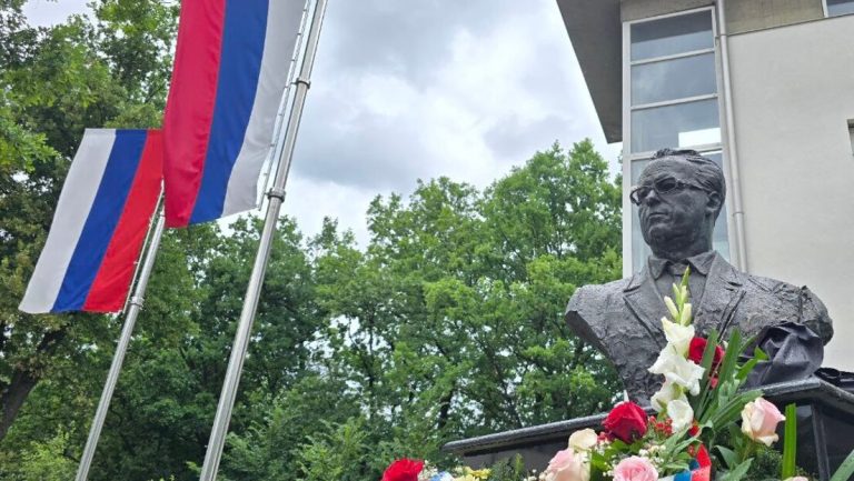 Rusko “njet” postaje vječno: Otkrivena bista Vitaliju Čurkinu u Istočnom Sarajevu