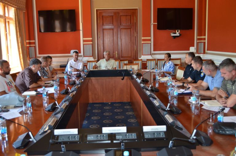 Pripremni sastanak za manifestaciju „Gradska regata – Karneval na vodi Brčko 2025“ održan u Vijećnici