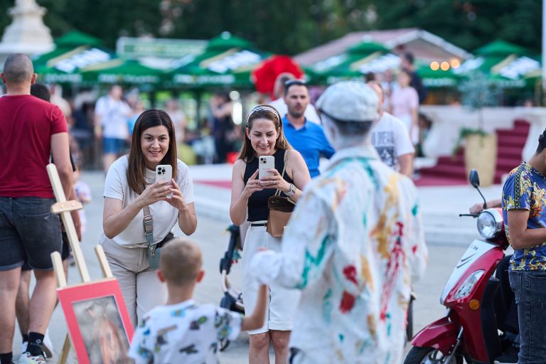 Ulice Brčkog postaju pozornica: Po prvi put dolaze ulični zabavljači!
