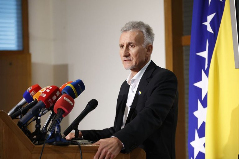 Gaf Ademovića: “Radovan Karadžić ne prisustvuje sjednici”