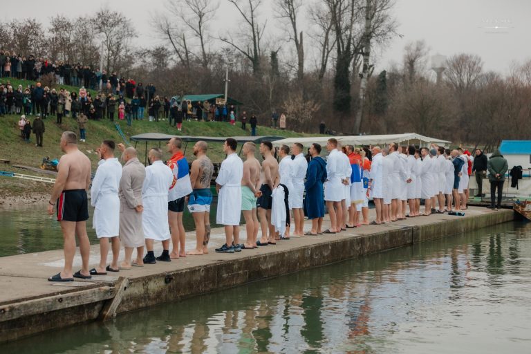 Za plivanje za Časni krst u Brčkom prijavljeno oko 50 takmičara