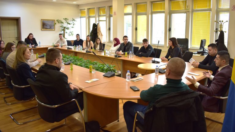 „Snaga mladih: Zajedno za bolju budućnost“: Dijalog mladih i institucija u Skupštini