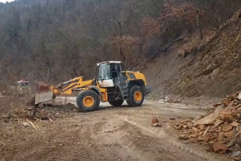 Haos na putevima: Odroni, poplave i snijeg blokirali saobraćaj širom Srpske