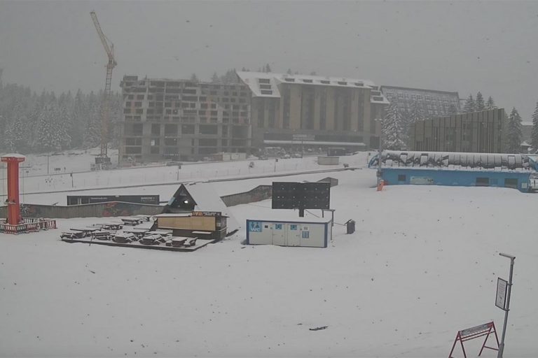 Snijeg na Jahorini u aprilu izazvao kolaps: Gužve na putu Pale–Jahorina