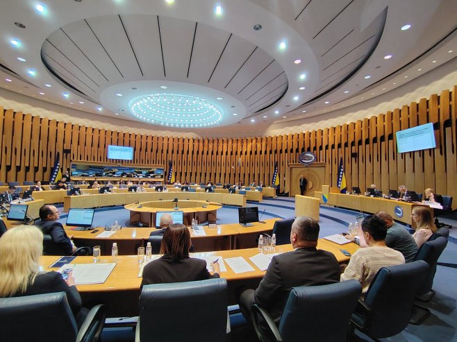 O platama i naknadama u institucijama BiH