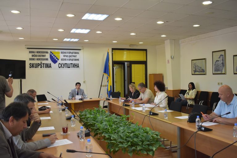 Skupštine zasjeda u srijedu: Pred poslanicima izmjene zakona o platama, sukobu interesa i infrastrukturni projekti