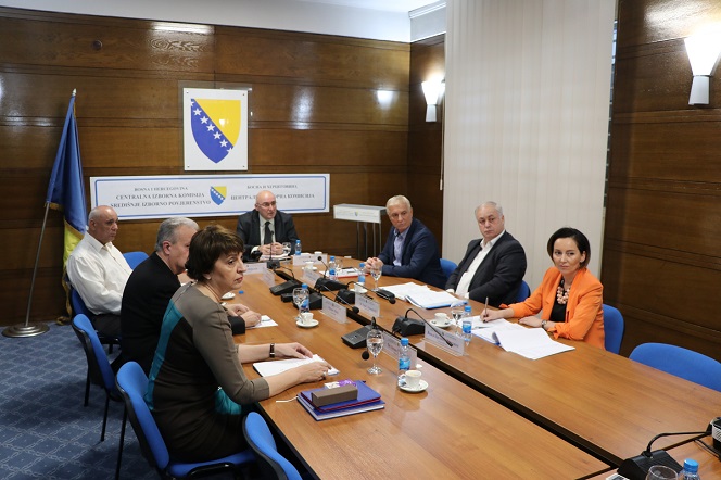 CIK: Potvrđena lista od 11.998 kandidata za čelnike biračkih odbora