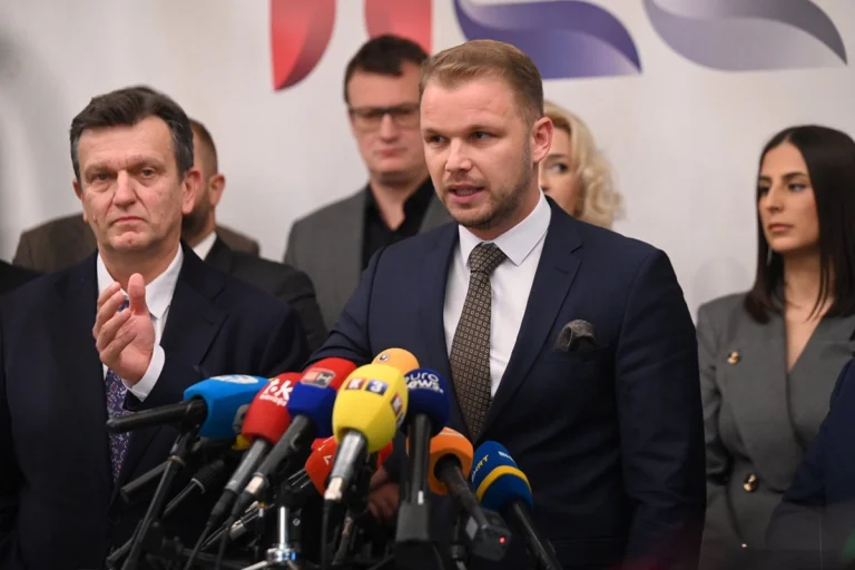 Pokret “Sigurna Srpska”, SDS i Narodni front za istim stolom