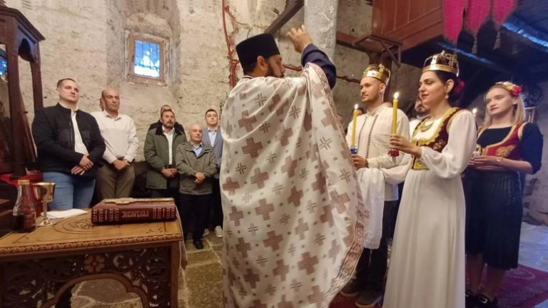 Mladen Jokanović iz Brčkog i Marina Jovanović iz Novog Sada vjenčali se u Orahovcu