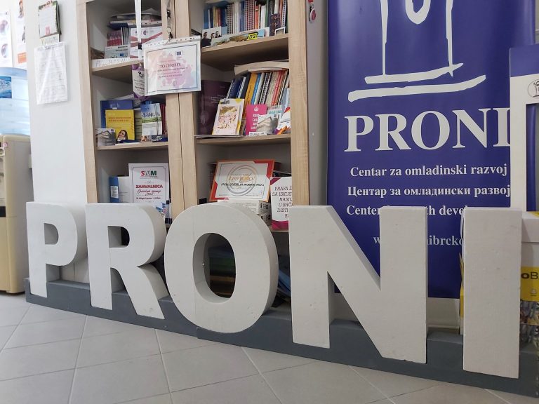 Centar za omladinski razvoj “Proni” Brčko distrikta poziva mlade na mirovni kamp „Podmlađivanje mira“ u Tuzli
