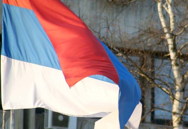 Mladić protjeran iz Hrvatske: Na balkonu hotela mahao zastavom Republike Srpske