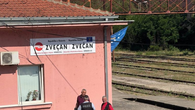 Nastavak obračuna Prištine sa obilježjima Srbije: Preuzete železničke stanice u Zvečanu i Leposaviću